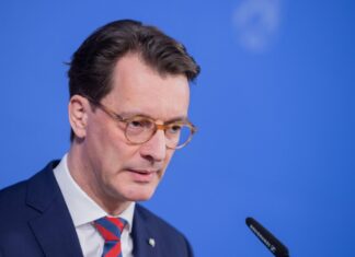 NRW-Ministerpräsident Hendrik Wüst ist bekennender Katholik. (Archivbild)