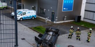 Die Autofahrerin wurde nach dem Unfall schwer verletzt in ein Krankenhaus gebracht. 