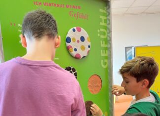 Die Ausstellung steht unter dem Motto "Echt Klasse". Foto: Deutsche Kinderschutzstiftung Hänsel und Gretel