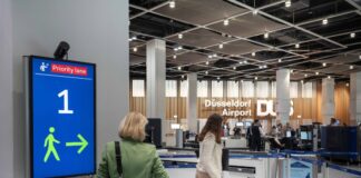 Neue automatische Spurzuweisung am Flughafen Düsseldorf: Das System verbessert den Passagierfluss und sorgt für eine gleichmäßige Auslastung der Kontrollspuren. Foto: Flughafen Düsseldorf / Giulio Coscia