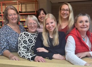 Teilnehmerinnen der Fachtagung: Stephanie Zschocke, LVR (Landschaftsverband Rheinland), Gleichstellungsbeauftragte: Kirsten Max, Stadt Hilden, Franca Calvano, Stadt Wülfrath, Larissa Hilverkus, Stadt Velbert, Jana Lihl, Kreis Mettmann, und Regina Konrad, Stadt Monheim. Foto: Stadt Velbert
