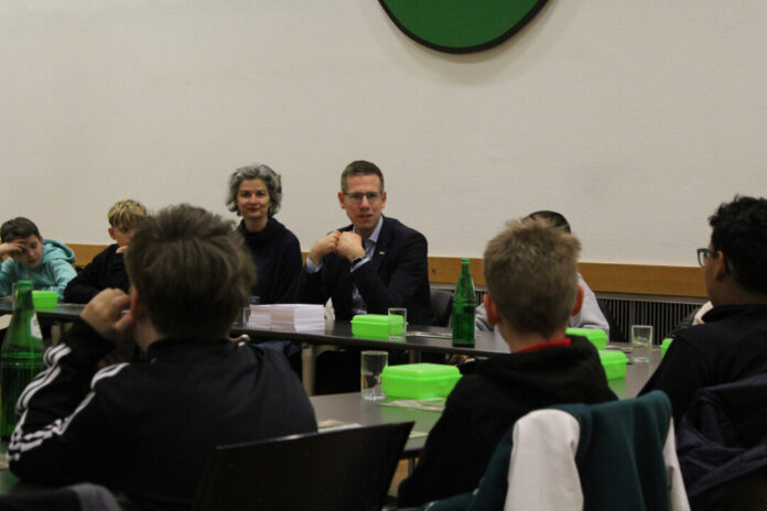 Einen Politikunterricht der etwas anderen Art erlebten Erkrather Schüler jüngst. Foto: Stadt Erkrath
