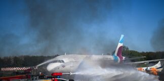 Kollision auf dem Vorfeld – bei der Übung „Victor 2025“ trainierten Einsatzkräfte ein anspruchsvolles Unfallszenario am Flughafen Düsseldorf. Foto: Flughafen Düsseldorf / Frederic Scheidemann