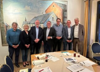 Der Vorstand: Oliver Mainusch, Verena Böhme, Thorsten Huch, Hanno Paas, Joachim Neuwald, Frank Groten und Theodor Leuchten. Foto: MIT Ratingen
