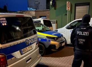 Polizei und Stadt Velbert kontrollierten gemeinsam vier Immobilien. Foto: Polizei