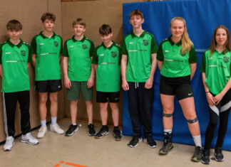Sind erfolgreich im Tischtennis: Silas Buschkühler, Mika Slawinski, Paul Hucken, Naim Balig, Tim Dietrich, Julia Drewes und Greta Freudewald (es fehlt Fabian Keune). Foto: TTC Heiligenhaus