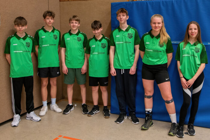 Sind erfolgreich im Tischtennis: Silas Buschkühler, Mika Slawinski, Paul Hucken, Naim Balig, Tim Dietrich, Julia Drewes und Greta Freudewald (es fehlt Fabian Keune). Foto: TTC Heiligenhaus