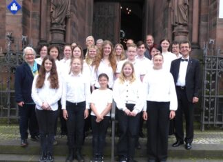 Die Jugendkantorei nach einem Auftritt in der Johanneskirche in Saarbrücken. Foto: Jugendkantorei