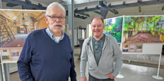 Reinhard Schulze Neuhoff (Vorsitzender des Geschichtsvereins) sowie der Fotokünstler Michael Röttgerding. Foto: privat