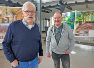 Reinhard Schulze Neuhoff (Vorsitzender des Geschichtsvereins) sowie der Fotokünstler Michael Röttgerding. Foto: privat