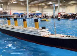 Foto des Modells der „Mettmanner“ Titanic (Maßstab 1:100) auf dem Vorführbecken der Dortmunder Messehallen. Foto: Michael Burges