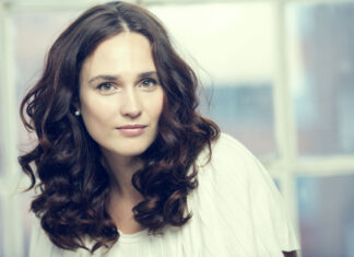 Werke von Bach, Schubert, Liszt und Schnittke spielt die Pianistin Anna Vinnitskaya in der Philharmonie Essen. Foto: Marco Borggreve
