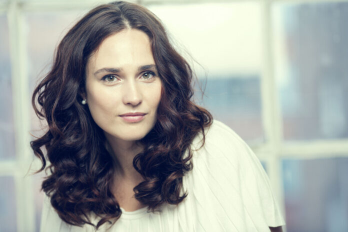Werke von Bach, Schubert, Liszt und Schnittke spielt die Pianistin Anna Vinnitskaya in der Philharmonie Essen. Foto: Marco Borggreve