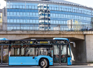 Ein Bus der Linie 613 ist unterwegs. Foto: WSW