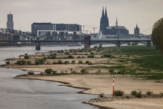 Zum Wochenende gibt es erst viel Sonne, dann gibt es Wolken und gebietsweise Schauer. Die Temperaturen steigen bis 25 Grad. (Archivbild)