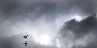 In Nordrhein-Westfalen bedecken Regenwolken den Himmel. (Symbolbild)