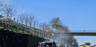 Der Wagen stand in Flammen. Foto: FW Ratingen