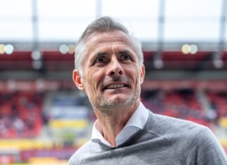 Viel wird über die Zukunft von Schalke-Trainer Kees van Wonderen diskutiert.