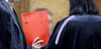 Der Autoraser muss ins Gefängnis. (Foto Archiv)
