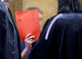 Der Autoraser muss ins Gefängnis. (Foto Archiv)