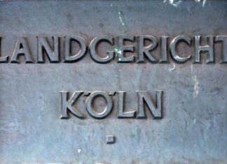 Ein Angeklagter soll Geld und Waffen für eine spätere Geiselnahme an Mittäter weitergegeben haben.