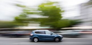 Die Kreispolizeibehörden in Nordrhein-Westfalen beteiligen sich ab Montag an einer europaweiten Tempo-Kontrollaktion im Straßenverkehr. (Symbolbild)