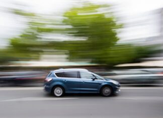Die Kreispolizeibehörden in Nordrhein-Westfalen beteiligen sich ab Montag an einer europaweiten Tempo-Kontrollaktion im Straßenverkehr. (Symbolbild)