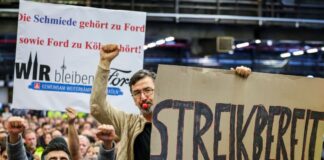 Ende 2024 verkündete das Ford-Management Sparpläne, die auf breiten Protest in der Belegschaft stießen. Hier ein Foto einer Betriebsversammlung im Dezember 2024.