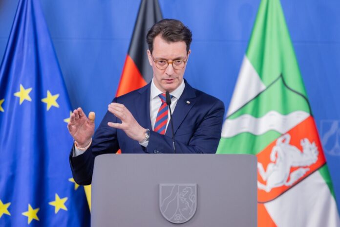 Der NRW-Regierungschef nennt den Koalitionsvertrag für eine neue Bundesregierung einen Kompromiss. 