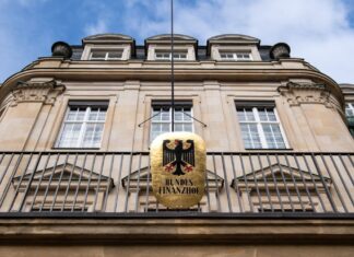 Der Bundesfinanzhof urteilte: Unterschiedliche Lebenserwartungs-Rechnungen für Männer und Frauen sind rechtens. (Symbolbild)