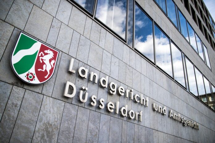 Der angeklagter Bundespolizist wird per Haftbefehl gesucht. (Symbolbild)