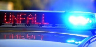 Fünf Menschen nach Frontalzusammenstoß zweier Autos verletzt. (Symbolbild)