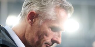Zweifelt am Rückhalt des Vereins: Schalke-Trainer Kees van Wonderen.