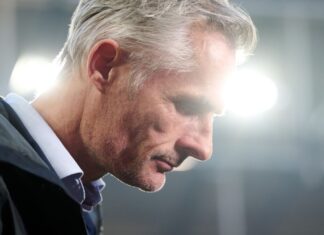Zweifelt am Rückhalt des Vereins: Schalke-Trainer Kees van Wonderen.