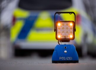Ein 76-Jähriger verursacht in der Dortmunder Innenstadt eine teure Karambolage. (Symbolbild)