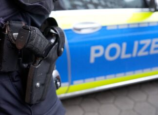 Eine Mordkommission ermittelt nach dem Fund einer Frauenleiche in Wesel (Symbolbild)