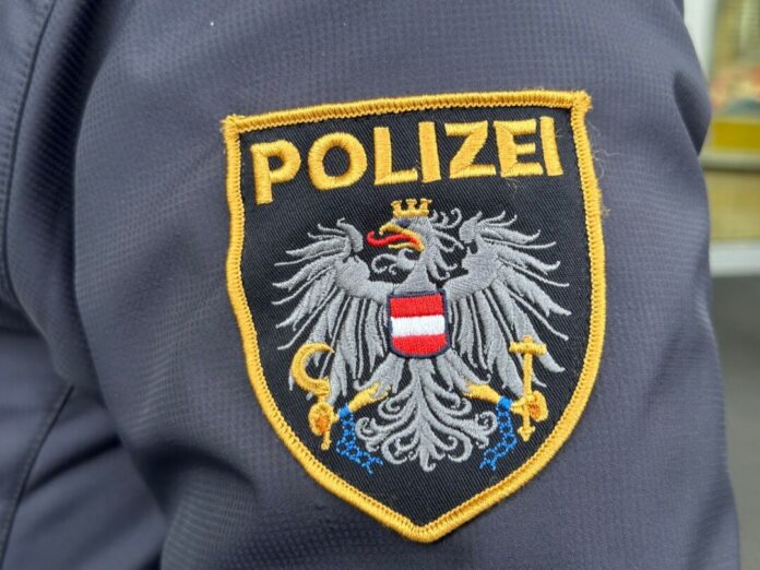 Mit einem Bierkrug verletzte ein deutscher Tourist vier Belgier in einer Skibar.