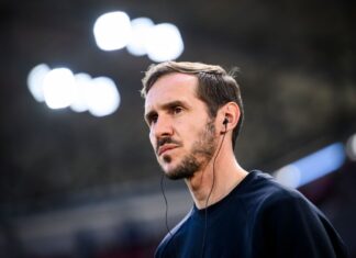 Julian Schuster wartet mit dem SC Freiburg seit fünf Spielen auf einen Sieg.