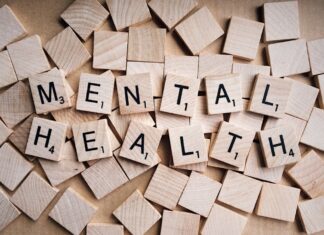 "Mental health" ist auf Holzklötze geschrieben. Foto: pixabay