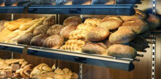 Die Einbrecher bedienten sich in der Bäckerei. (Symbolbild)