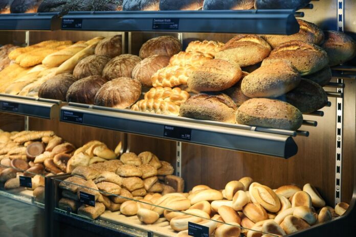 Die Einbrecher bedienten sich in der Bäckerei. (Symbolbild)