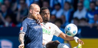 Bochum und Augsburg lieferten sich zahlreiche enge Zweikämpfe.