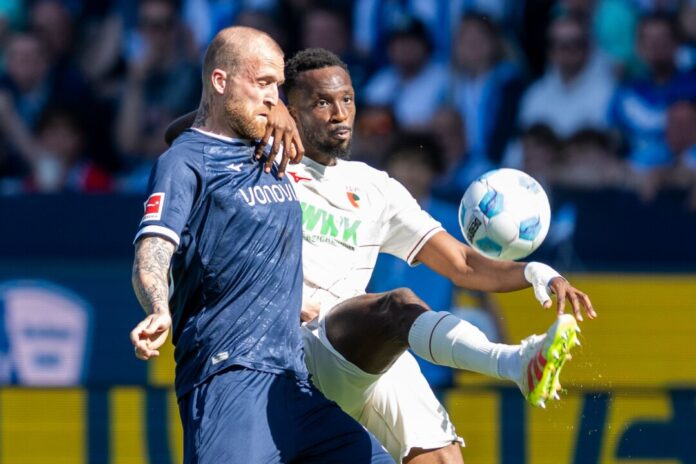 Bochum und Augsburg lieferten sich zahlreiche enge Zweikämpfe.