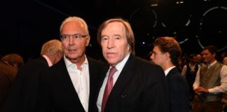 Franz Beckenbauer (l) erkundigte sich bei Günter Netzer über Nahtod-Erfahrungen.