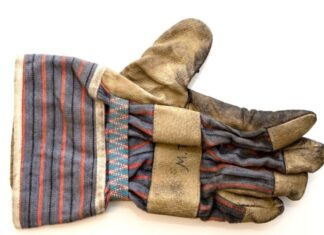 Dieser Handschuh führte die Ermittler zu einem Tatverdächtigen, der jetzt in Untersuchungshaft sitzt.
