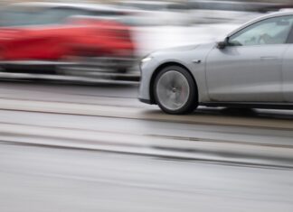 Die Polizei eskortierte den werdenden Vater mit seinem Auto durch die Aachener Innenstadt - so schnell, dass mehrere Blitzer ausgelöst wurden.(Symbolbild)