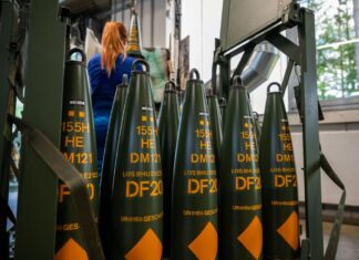Im niedersächsischen Unterlüß fertigt Rheinmetall 155-Millimeter-Artilleriemunition.