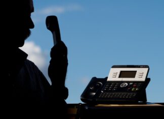Dumm gelaufen ist es für einen Betrüger, der am Telefon bei der Polizei gelandet ist. (Symbolbild)
