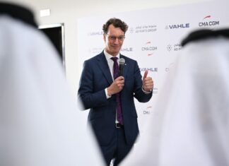 Wüst bei einer Rede vor arabischen Geschäftsleuten im Hafen Khalifa.