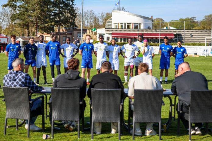 Die Spieler mussten vor einer Jury vorspielen.